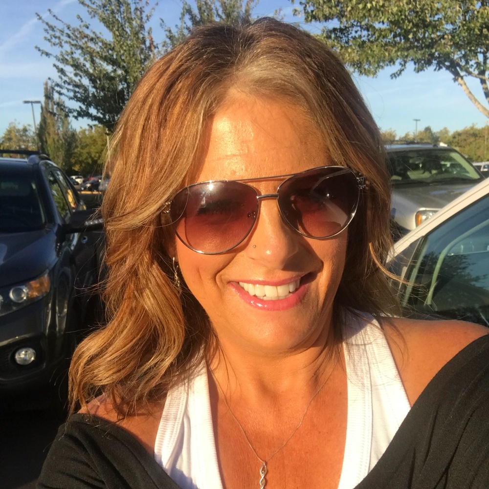 Meet your Posher, Casey lynn